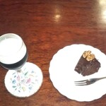 シティーライト - 琥珀の女王(左)    ノアケーキ(右)