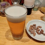ボーノ - 生ビール  550円　アーモンドはマスターがサービスでくれました