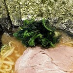 横浜家系ラーメン 三郷家 - ほうれん草。