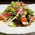 和創作隠れ家 うち和 - 海鮮 うち和サラダ 780円