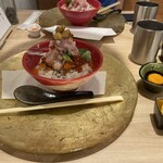 海鮮丼 ころ九 - 土日期間限定で、北海道生ウニのトッピングがあり、とても美味しかったです。