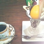 雪詩慕雲 - ８月限定のパプアニューギニアハイランドスウィート、チョコレートパフェ。