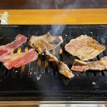 焼肉酒場 広島ホルモン楓 - 