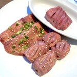 Tanto Tan Yakiniku Iwashige - 特選タン、ネギタン、にんにくタン