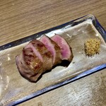 Tanto Tan Yakiniku Iwashige - 特選をカットしてもらいブランドしたスパイスで食べます。