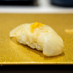 八王子 寿司 有 - 平目の昆布締め 唐墨パウダー