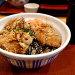 Nakau - 並の唐揚丼。