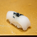 八王子 寿司 有 - 白烏賊 竹炭塩