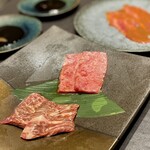 煌 焼肉 - タレ焼き (黒毛和牛特撰ハラミ ・黒毛和牛特撰カイノミ ）、味噌タレ焼き (特選牛ほほ肉）