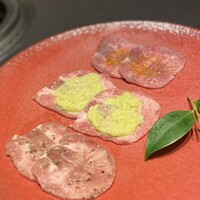 煌 焼肉 - 牛タン三種 (カマルグの塩入ミックススパイスとろ牛タン 、葱たれのとろ牛タン 、柚子七味のとろ牛タン）