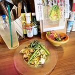 ネオ下町バル ラルフ - パスタと食べかけのサラダと飲みかけの洋梨ソーダ