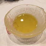 鮨 難波 - 干瓢の涙巻きが、辛い場合はオリーブオイルをつけて食べてくださいとの事！