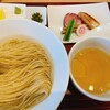 ラーメン 歩く花