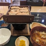 Ryoutei Hamaya - はらこ飯（カニ汁付）配膳時