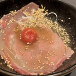 煌 焼肉 - 山形県山形牛のサーロインを和牛スープとトマトと共に