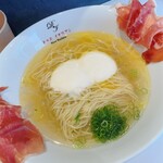 黄金の塩らぁ麺 ドゥエ イタリアン - 