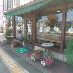 ラシェットブランシュ湘南 - お店入り口（周辺の洋館が仏蘭西料理名古屋）