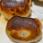 ホワイト餃子 - 料理写真:焼いた状態（ちょっと焦げ気味）