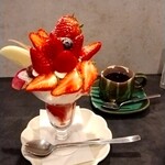 ベリーココ - 春頃に食べた15の日のイチゴパフェ
