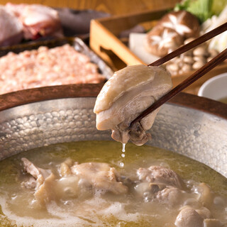 搭配鮮味濃鬱的博多水炊锅，盡情享受優質的當地雞肉。