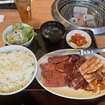 元氣七輪焼肉 牛繁 - 