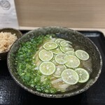 本格派博多うどん はし田たい吉 - 【限定】冷やしすだちうどん¥1400、かしわ飯（小）¥100