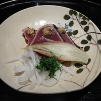 日本料理 会席小久保 - かつおたたき  洋からしとともに