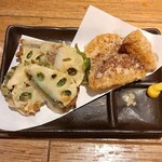 Toramasa - ハーフ&ハーフにしてくれました♪右側は大根の唐揚げ。ジューシーで美味しかった。左側はハスの挟み揚げ。こちらも個人的なBest3入り！