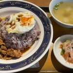 勝どきのタイ王国食堂 ソイナナ - ガパオガイ・カイ・ダーオ