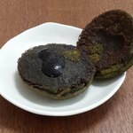 草津 清月堂 - 皮に抹茶が練りこんであります