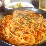 キッチン ひだか - 料理写真:ベーコンとしめじのトマトパスタ（大盛り）
