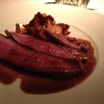 コート ドール - シャラン産鴨のロースト　赤ワインソース　ジロール添え