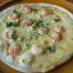 Howaito Famu - エビとブロッコリーのピザ