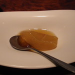 開化亭 - 梨の紹興酒漬け