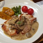 キッチン ブルー グローブ - 三元豚ロースソテーのアップ