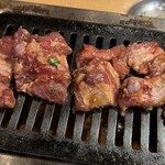 Oosaka Yakiniku Horumon Futago - 骨付きカルビ　580円