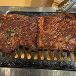 大阪焼肉・ホルモン ふたご - はみ出たいハラミ　2,380円