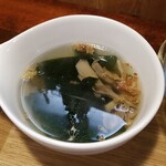 キッチン ブルー グローブ - わかめスープのアップ