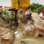 キッチン ブルー グローブ - 三元豚ロースソテーの断面