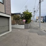 Niboshi Ra-Men Hokuei - 店奥の駐車場