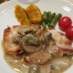 キッチン ブルー グローブ - 反対側から、ポルチーニとマッシュルームソースはたっぷり！