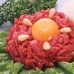 味ちゃん - さくらユッケ。馬肉のユッケ。さっぱりとした味わいです。