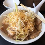 喜多方ラーメン 坂内  - ネギをトッピング