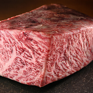 We offer A4 and A5 rank Wagyu beef at reasonable prices!