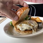 THE CHEESE BURGER - 『クワトロチーズバーガーwithハニーシロップ¥1,550』
      『lunch drink¥100』