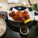 Akachouchimburari - 鶏唐揚げ定食(800円)