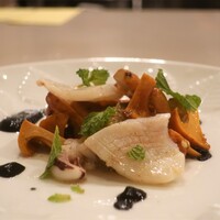 anchoa - スミイカのソテー ジロール茸 焼き茄子 イカ墨ソースアップ