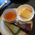 スターロード - チョコのケーキが濃厚。抹茶は洋ナシがサンドされてて美味。