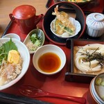 味の民芸 - ◯博多風 鯛めし御膳¥1,740(ご飯少なめで¥-20）
‥鯛めしに、天ぷら、茶碗蒸し、ミニうどんがついてます。
うどんは温かいor冷たいを選べましたので、冷たいを。
