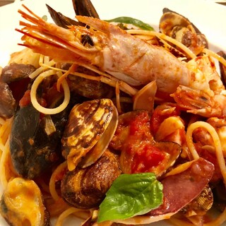 【週替り】ペスカトーレ(海の幸のピリ辛トマトソース仕立て)